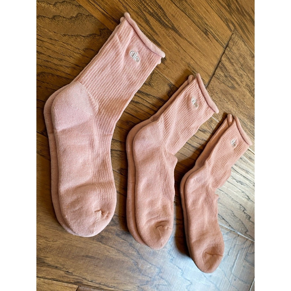 ALO Yoga Socks Women's Crew Roll Top Pink Logo Medium 3 Pair Athleisure NEW